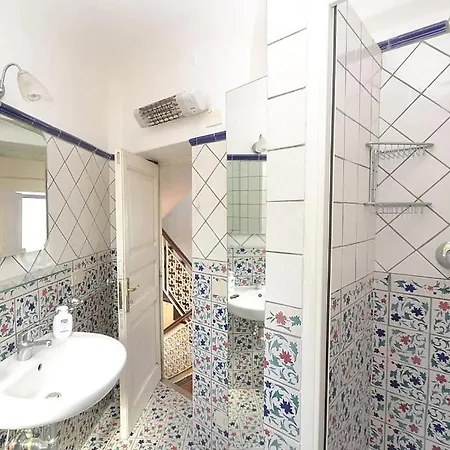 Sleeps 5 Wifi * Ravello